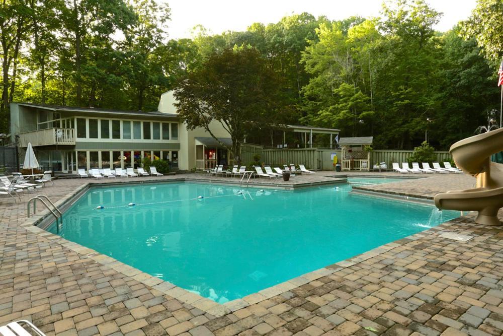 Daya, Hot Tub, Pool Table, 1089 Of Free Attraction Tickets For Each Paid Day, Dollywood And More! Gatlinburg Room photo