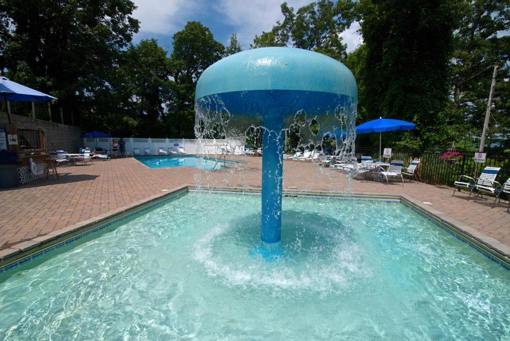 Daya, Hot Tub, Pool Table, 1089 Of Free Attraction Tickets For Each Paid Day, Dollywood And More! Gatlinburg Room photo