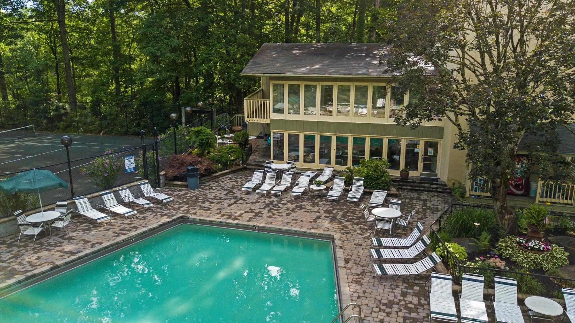 Daya, Hot Tub, Pool Table, 1089 Of Free Attraction Tickets For Each Paid Day, Dollywood And More! Gatlinburg Room photo