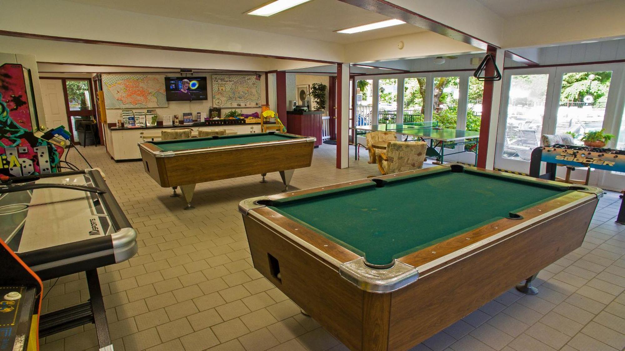 Daya, Hot Tub, Pool Table, 1089 Of Free Attraction Tickets For Each Paid Day, Dollywood And More! Gatlinburg Room photo