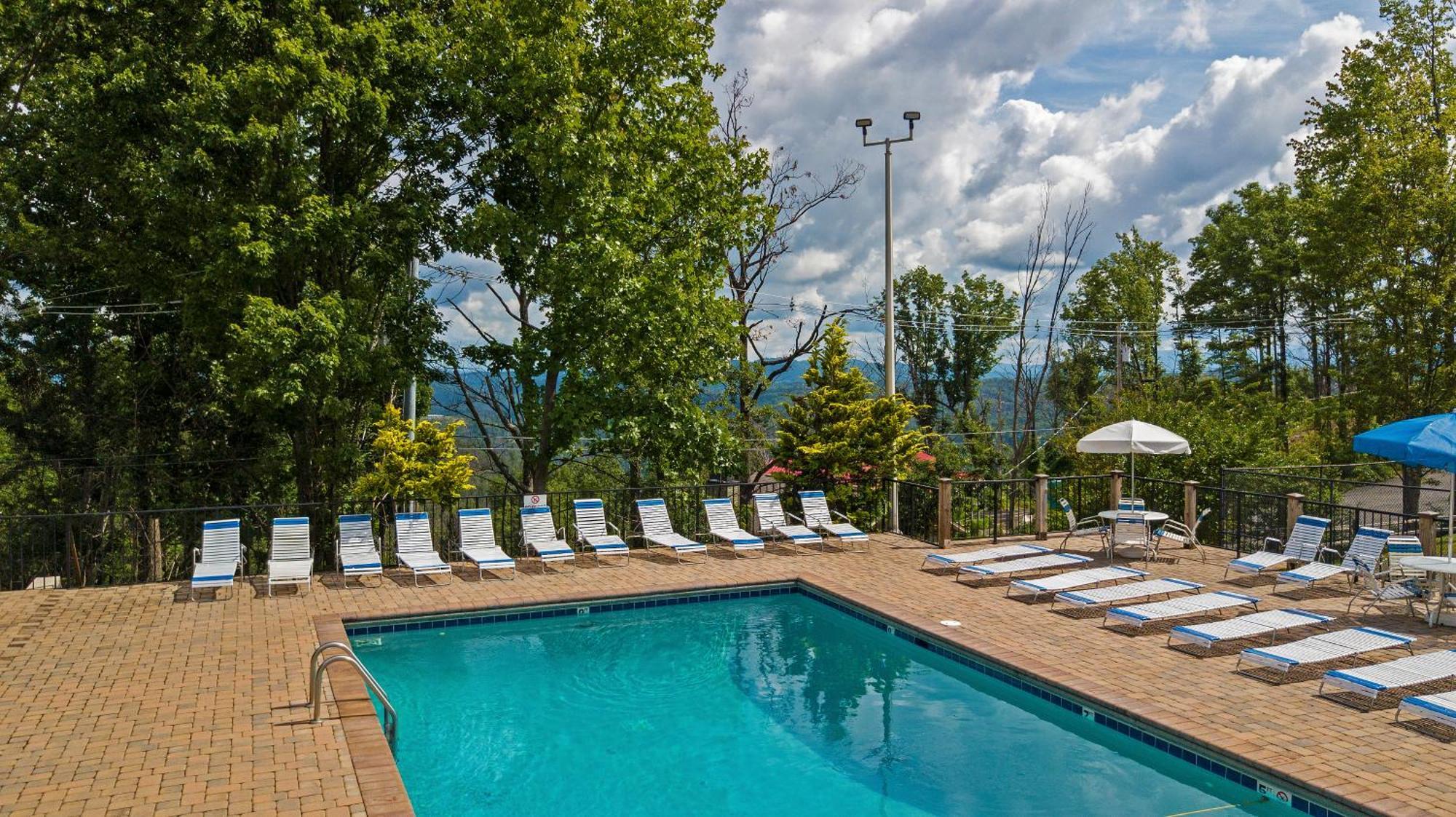 Daya, Hot Tub, Pool Table, 1089 Of Free Attraction Tickets For Each Paid Day, Dollywood And More! Gatlinburg Room photo