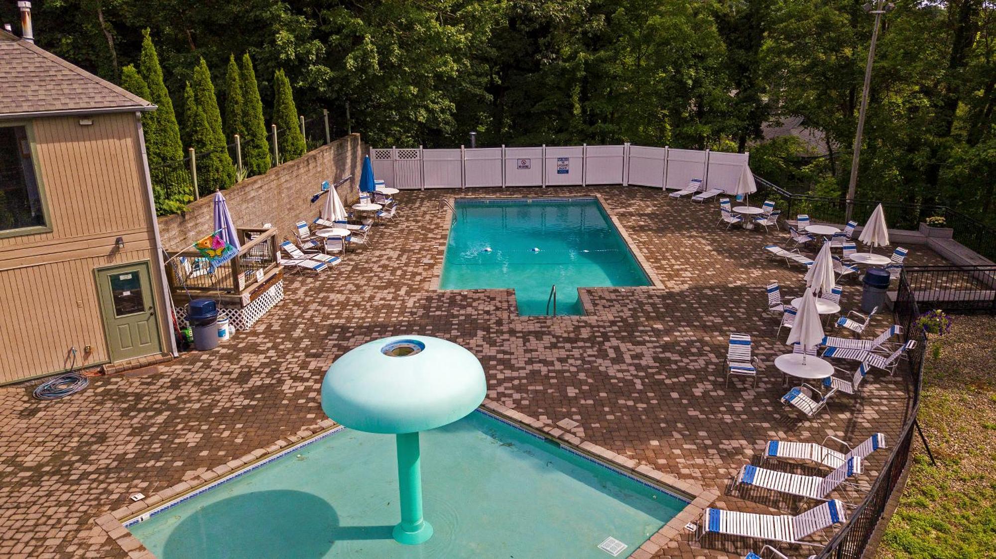 Daya, Hot Tub, Pool Table, 1089 Of Free Attraction Tickets For Each Paid Day, Dollywood And More! Gatlinburg Room photo