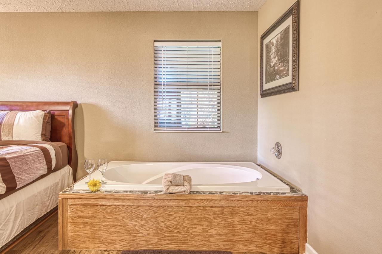 Daya, Hot Tub, Pool Table, 1089 Of Free Attraction Tickets For Each Paid Day, Dollywood And More! Gatlinburg Exterior photo